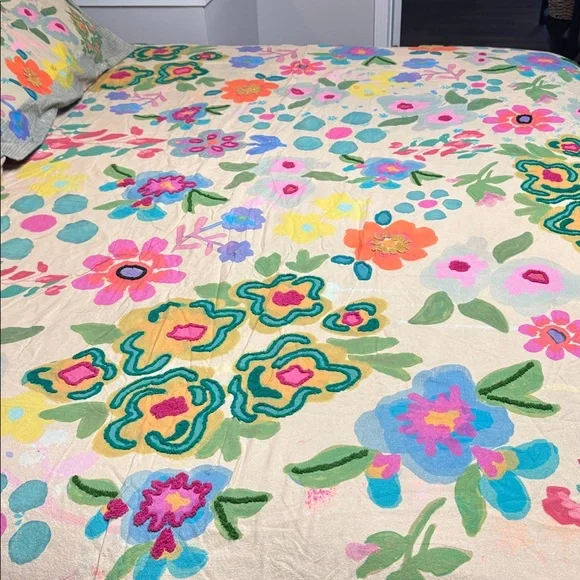 NATURAL LIFE Colorful Floral Quilt with Pink Accents - Picture 4 of 5